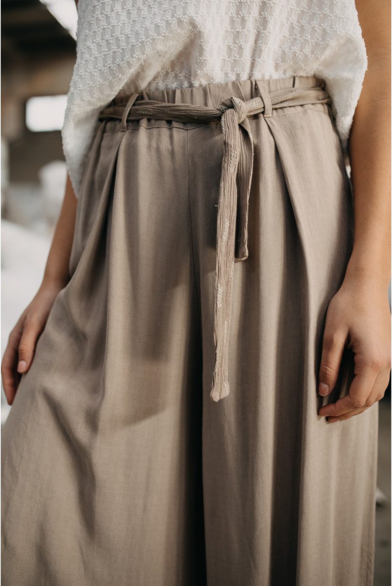 PANTALONES VISCOSA NATURAL CAMEL - Imagen 4