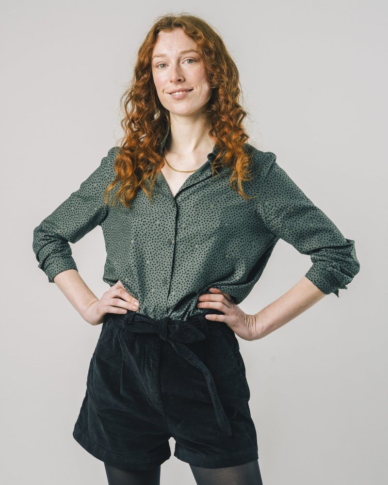 BLUSA VERDE CON PUNTOS NEGROS 100% Ecovero Viscosa