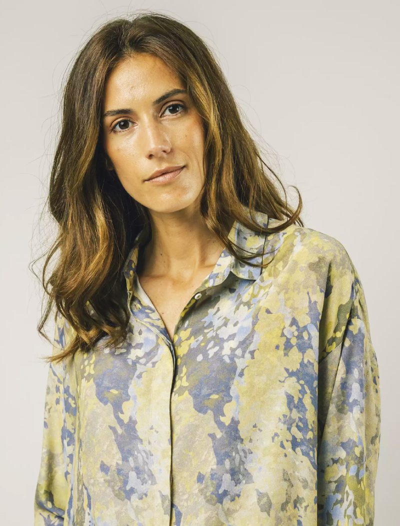 BLUSA CAMUFLAJE VERDE 100% ECOVERO - Imagen 4